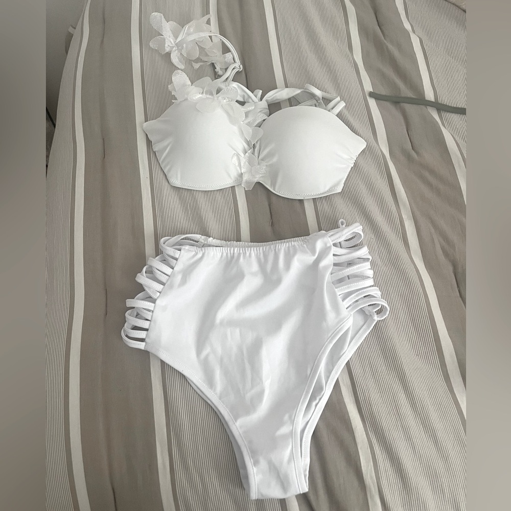 White flower bikini